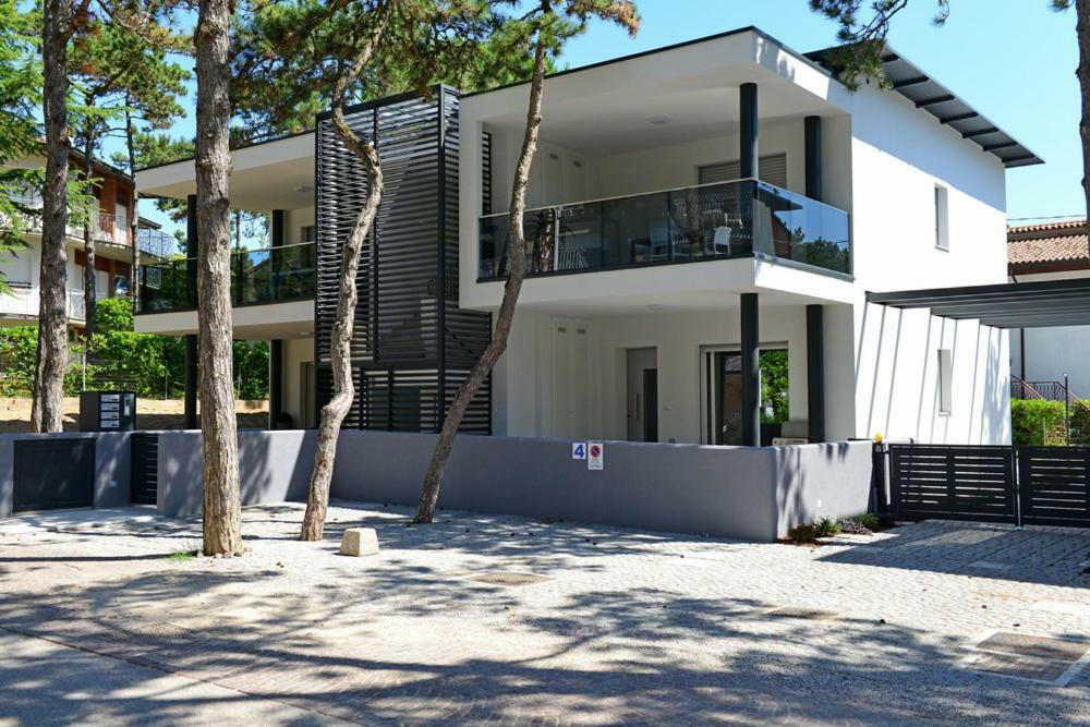 Residence Due Perle Lignano Sabbiadoro Exteriör bild