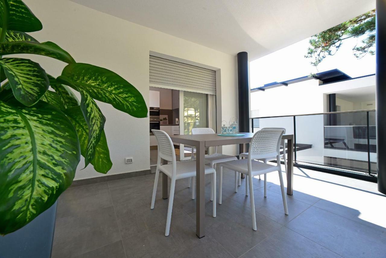 Residence Due Perle Lignano Sabbiadoro Exteriör bild