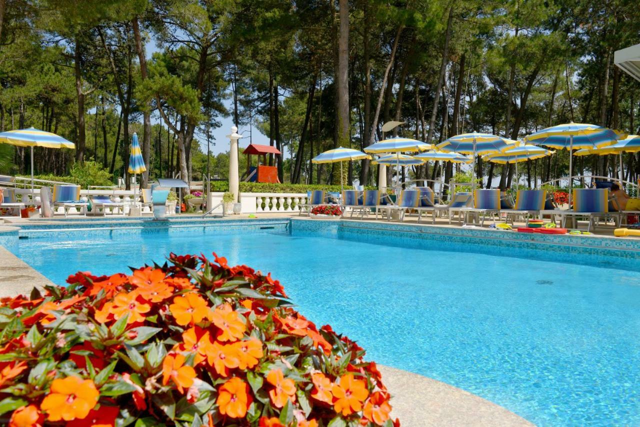 Residence Due Perle Lignano Sabbiadoro Exteriör bild